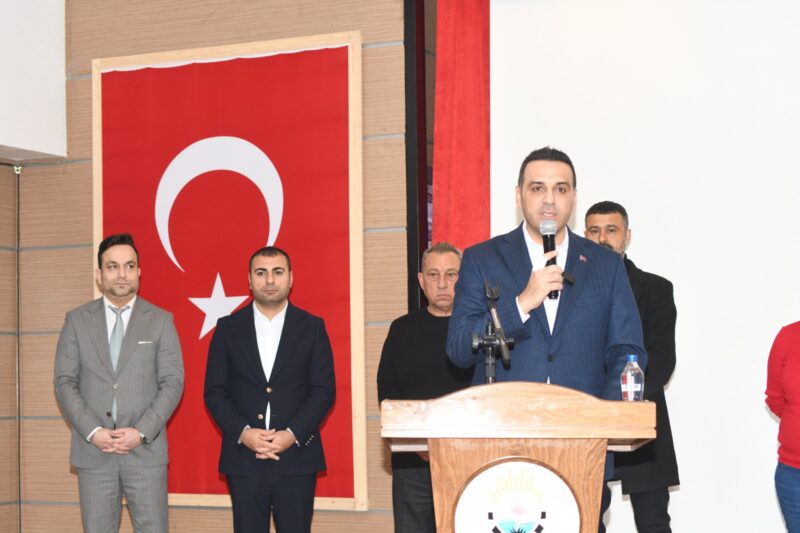 Çiğli Belediye Başkanı Onur Emrah Yıldız, yeni yıl öncesinde hem