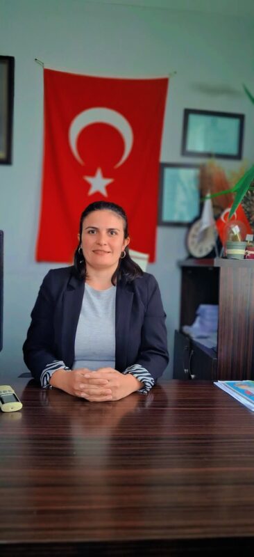 “Yaşasın Türk Kadınının Eşitlik Mücadelesi!”
Esentepe Mahalle Muhtarı Jale Altinova, Türk