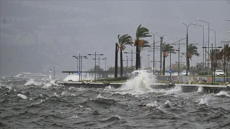 İstanbul Valiliği, Marmara Denizi için fırtına uyarısı yaptı. Valiliğin açıklamasında,
