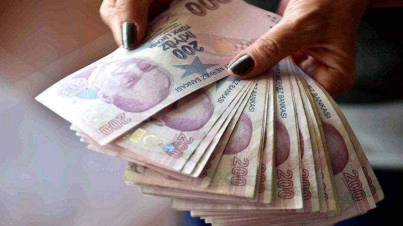 Türk-İş’in katılmadığı ilk toplantının ardından asgari ücret masasında kriz yaşanırken,