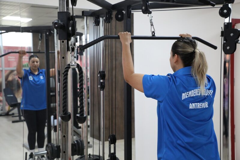 Menderes Belediyesi, kadınlara özel olan MEGEM fitness salonundaki yenileme
çalışmasının yanı
