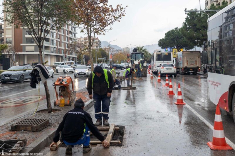 İzmir Büyükşehir Belediyesi, Karşıyaka ve Çiğli’de yağış nedeniyle yaşanan sel