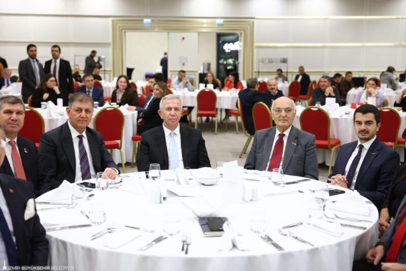 Ankara’da gerçekleştirilen Afetlere Dirençli Kentler ve Toplumlar Paneli’nde konuşan Sağlıklı