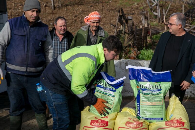 Güzelbahçe Belediyesi, Çamlı Küçükkaya ve Payamlı köylerindeki 152 çiftçiye gübre