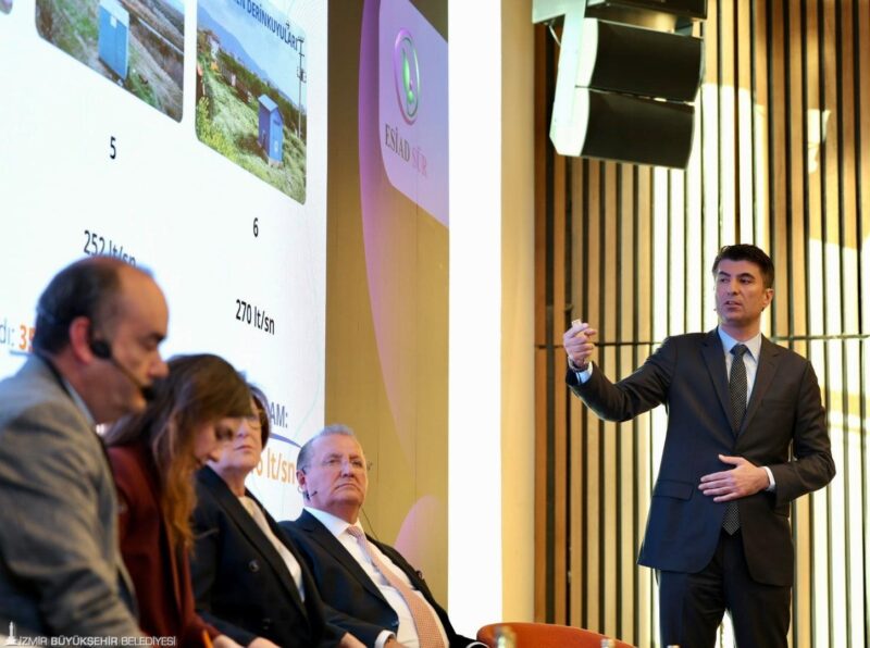 İzmir’de düzenlenen Su Konferansı kapsamındaki “Kentlerde Su” başlıklı oturumda, iklim