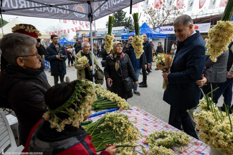 Karaburun’la özdeşleşen ve eşsiz kokusuyla her yıl heyecanla beklenen nergis