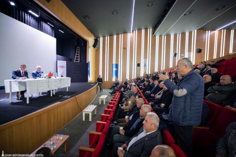 İzmir Büyükşehir Belediye Başkanı Cemil Tugay, Kemalpaşa’daki 49 mahallenin muhtarıyla