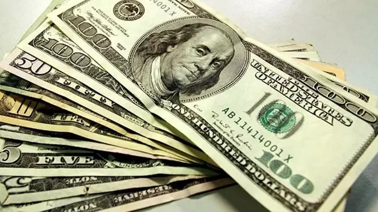 Döviz piyasalarında hareketlilik sürüyor. Haftanın son işlem gününde dolar ve