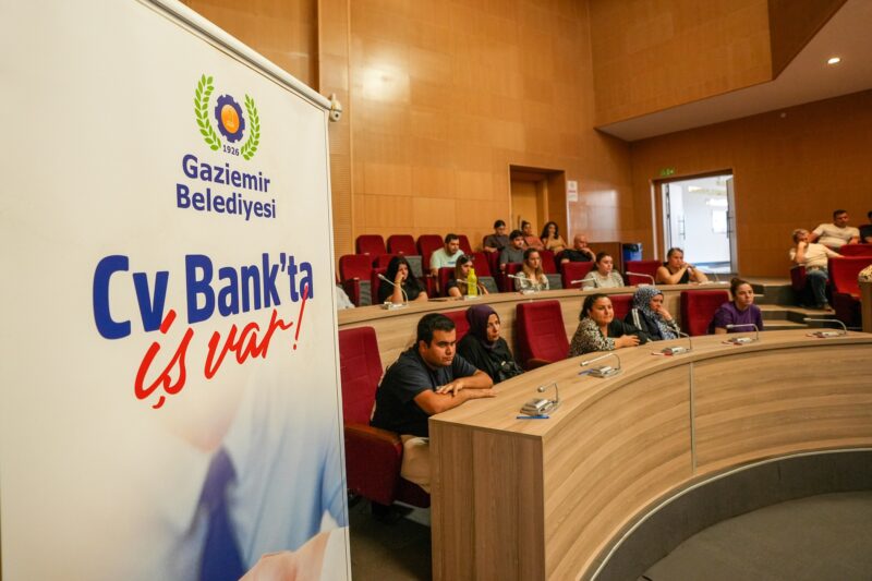 Gaziemir Belediyesi’nin, iş arayan yurttaşlarla personel ihtiyacı olan firmaları buluşturan
