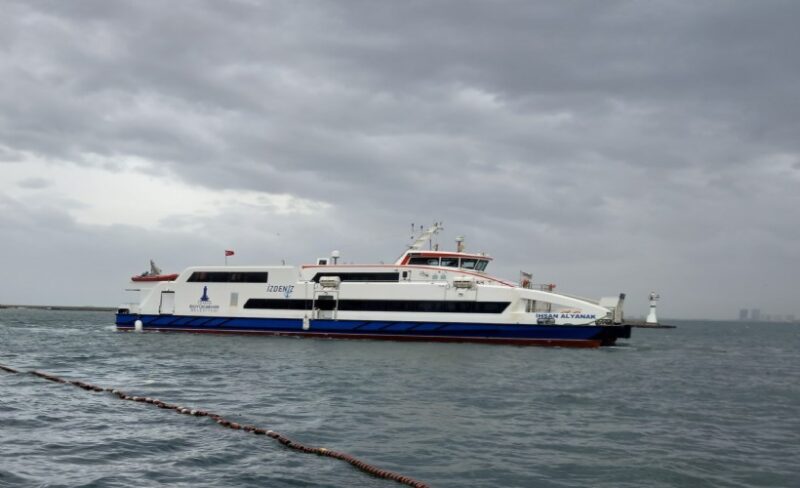 İzmir’de etkili olan olumsuz hava ve deniz koşulları nedeniyle bazı