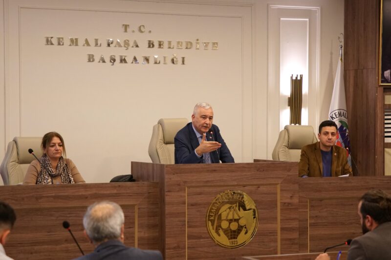 Kemalpaşa Belediyesi’nde 2026’nın ilk meclis toplantısı, Belediye Başkanı Mehmet Türkmen’in