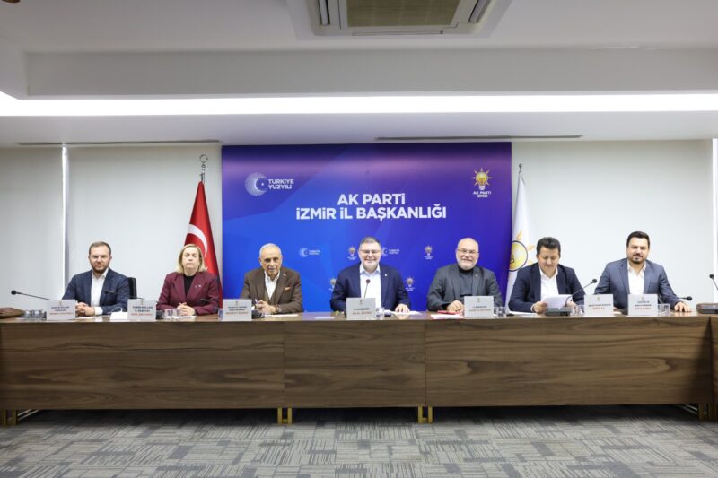 AK Parti İzmir İl Başkanı Bilal Saygılı, yaptığı basın açıklamasında,