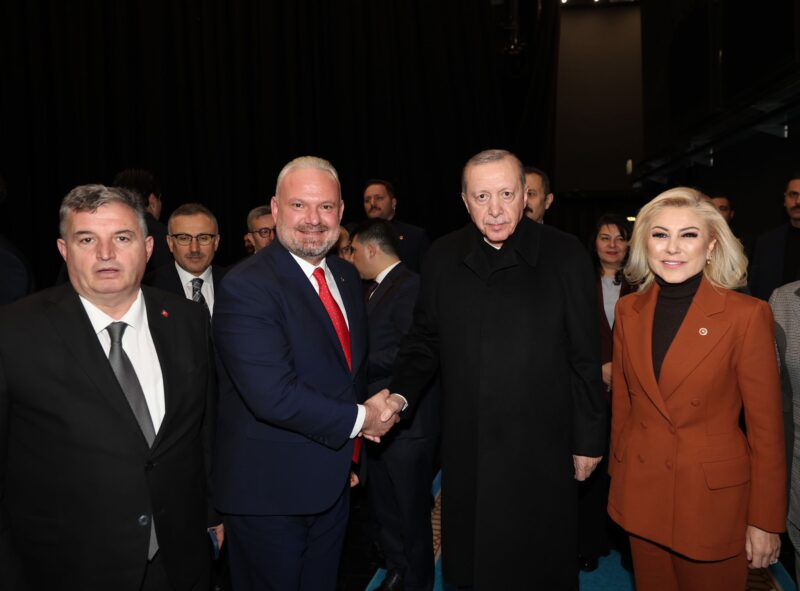 Menemen Belediye Başkanı Aydın Pehlivan, Ankara'da arka arkaya görüşmelere imza