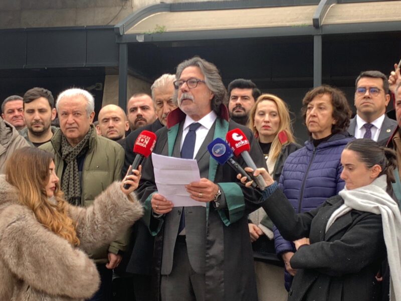 Cumhuriyetçi Avukatlar Grubu Başkan Adayı Av. Hakan Ayaz, Türk bayrağına