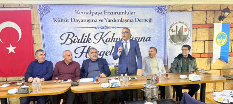Erzurum Federasyonu’na bağlı dernek başkanları, İzmir’in Kemalpaşa ilçesinde düzenlenen birlik