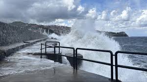 İstanbul Valiliği, akşam saatleri için sağanak ve fırtına uyarısı yaptı.