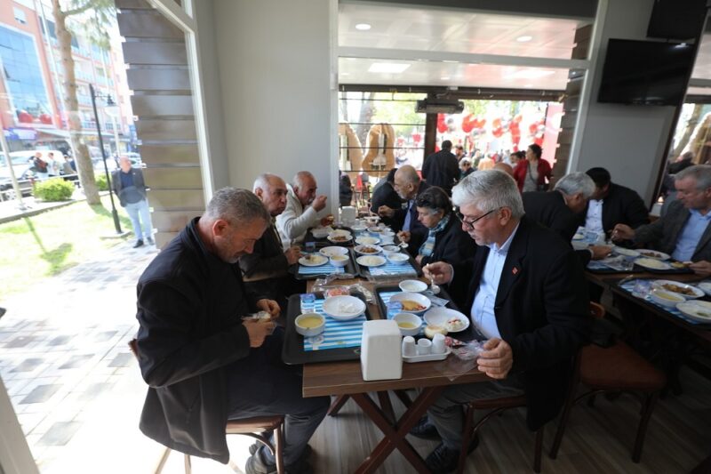 Kent Lokantası 90 TL’den Devam
Menderes Belediyesi’nin hayata soktuğu Kent Lokantası
