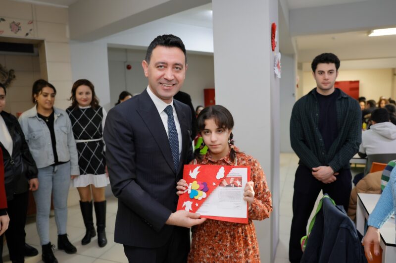 
Bayraklı Belediyesi, yarıyıl tatili döneminde çocukların dinlenirken aynı zamanda kültür