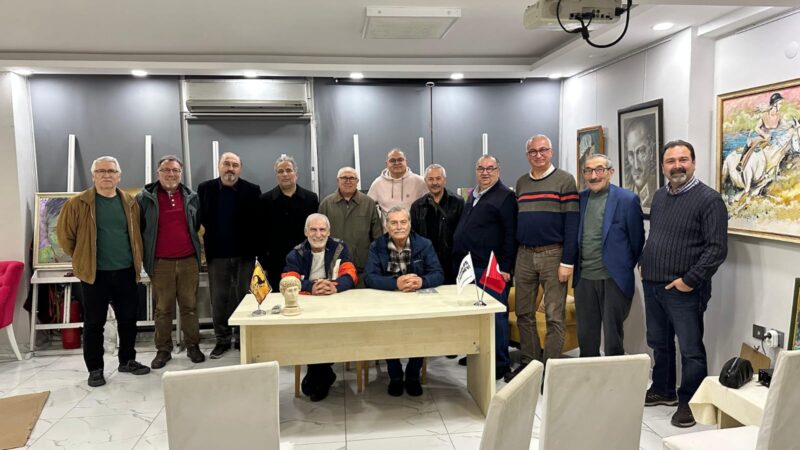 Adana’da edebiyatın nabzı bu kez Tmolos Yayınevi’nde attı. Romanlarını, öykülerini