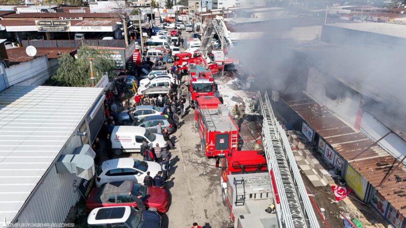 İzmir’in Buca ilçesindeki 6. Sanayi Sitesi’nde bir otomobil yedek parça