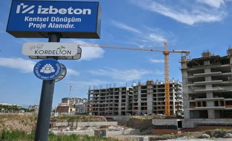 İzmir’de yürütülen kentsel dönüşüm soruşturmasında 22 kişi adliyeye sevk edildi.