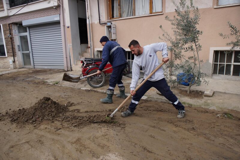 Kemalpaşa Belediyesi geçtiğimiz günlerde etkili olan şiddetli yağışların ardından ilçenin