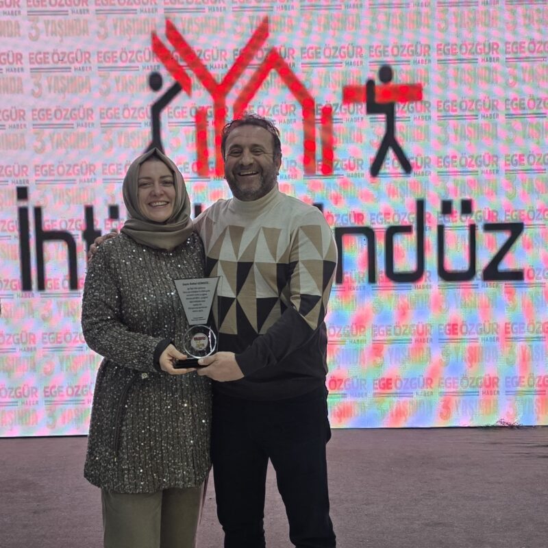 Ege Özgür Haber’in düzenlediği 3. yaş kutlaması ve dayanışma gecesine