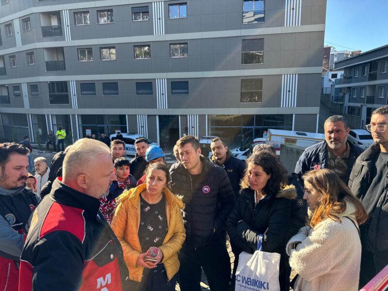 Menemen'de yoğun yağışlar ve istinat duvarı çökmesi sonrası Menemen Belediyesi