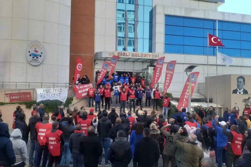 Çiğli Belediyesi’nde çalışan işçiler, belediye şirketi tarafından dün yaklaşık yüz