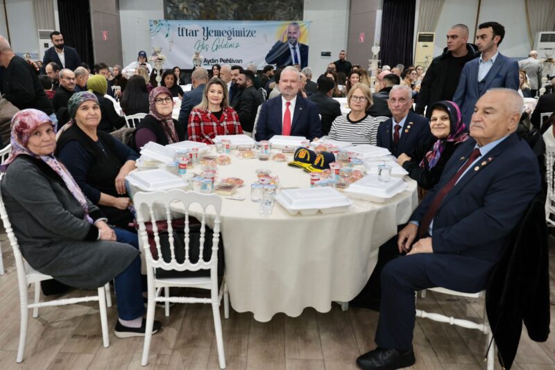 Birlik ve beraberliğin en güzel örneklerinin sergilendiği Ramazan, iftar sofralarıyla