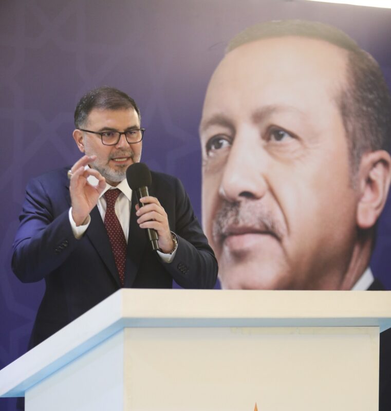 
AK Parti İzmir İl Başkanı Bilal Saygılı, açıklamalarda bulunan CHP