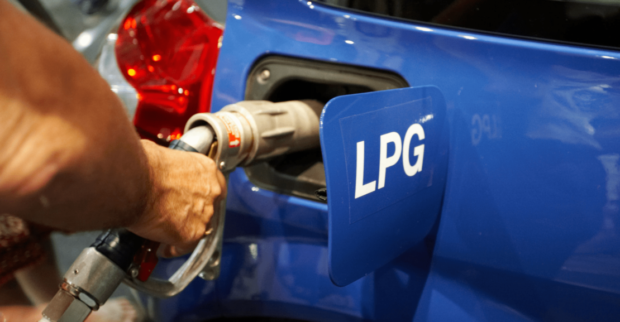 Brent petrol fiyatlarındaki dalgalanmaya bağlı olarak akaryakıt fiyatlarında değişim sürüyor.