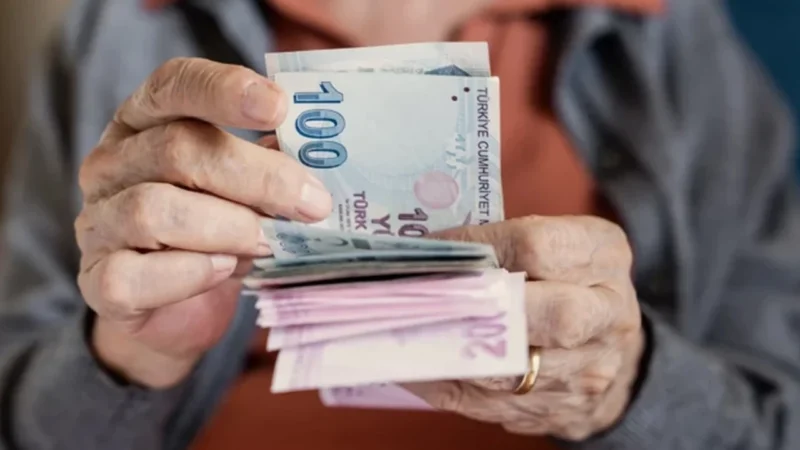 Milyonlarca emekliyi ilgilendiren bayram ikramiyesiyle ilgili kanun teklifi TBMM’ye sunuldu.