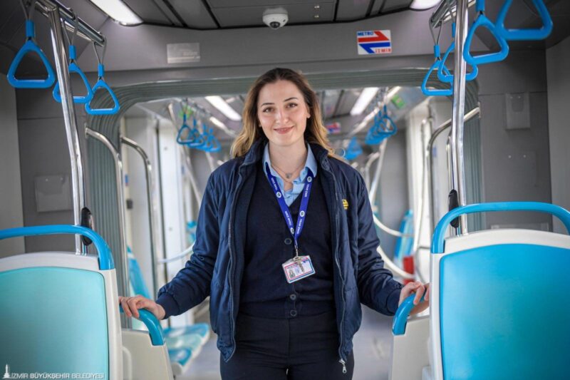 İzmir Metro AŞ’de tramvay sürücüsü olarak görev yapan 23 yaşındaki