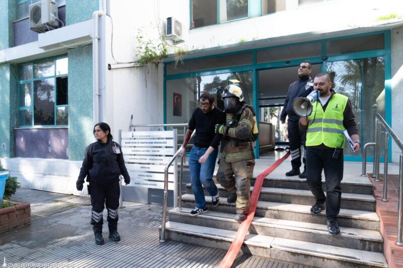 İzmir Büyükşehir Belediyesi, deprem başta olmak üzere tüm afetlere karşı