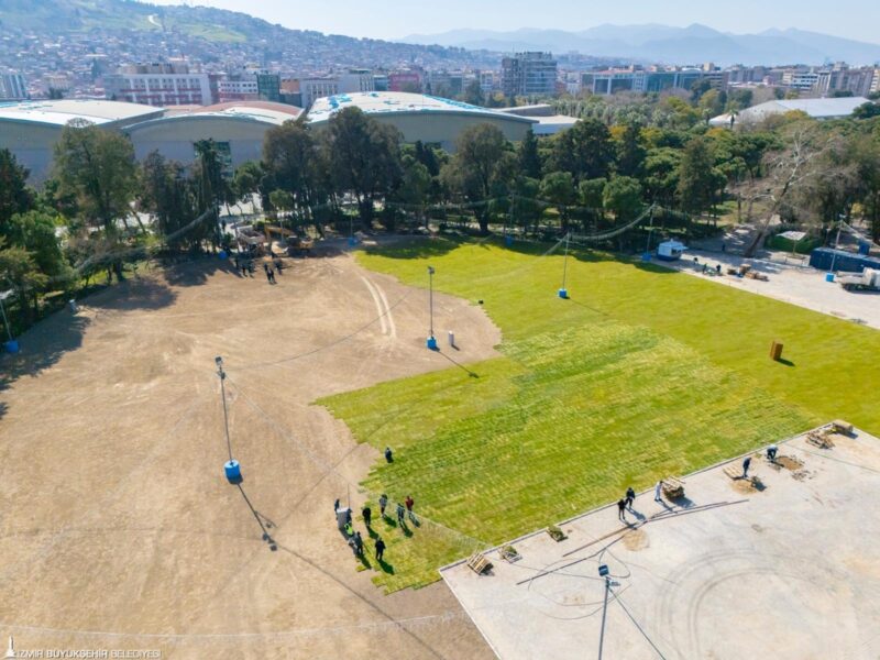 İzmir Büyükşehir Belediyesi, Kültürpark’taki eski lunapark alanında yeşil dönüşüm başlattı.