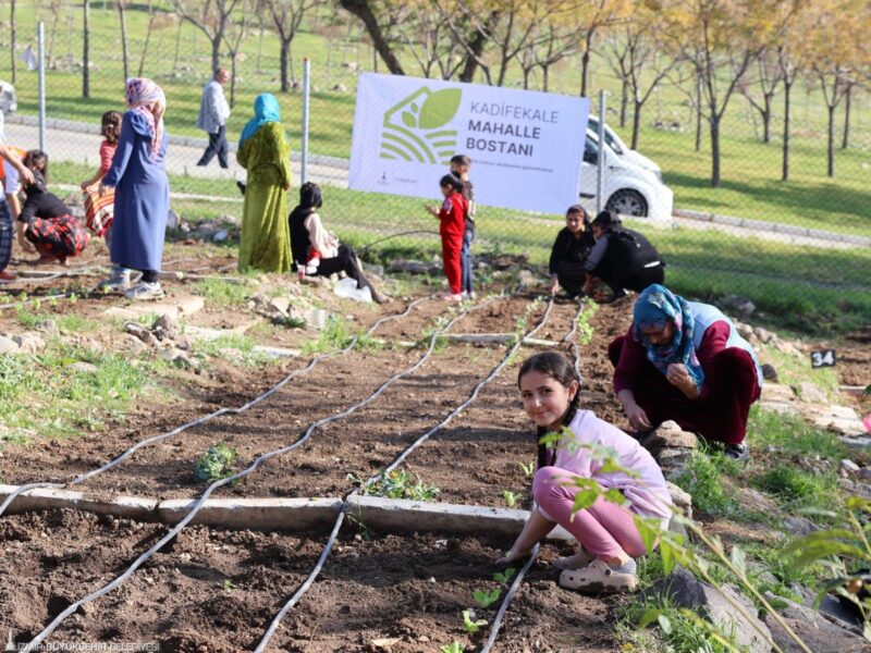 İzmir Büyükşehir Belediyesi, kadınların güçlenmesi ve çocukların gelişiminin desteklenmesi amacıyla
