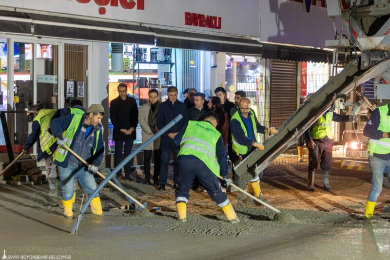 İzmir Büyükşehir Belediye Başkanı Dr. Cemil Tugay, şehirde kesintisiz devam