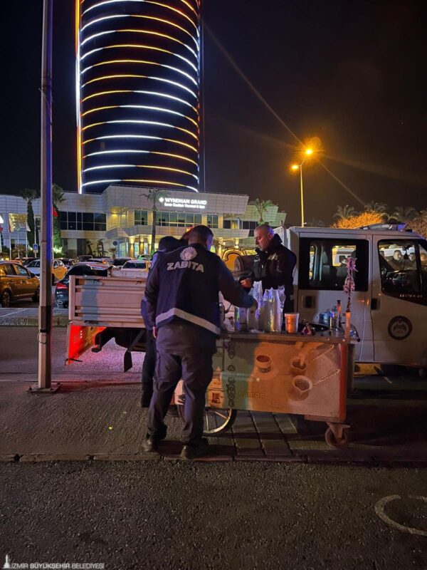 İzmir Büyükşehir Belediyesi zabıta ekipleri, Sahilevleri’nde 2 bardak çayın 300