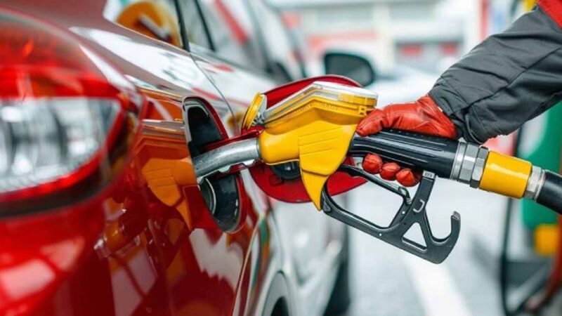 Motorine gece yarısından itibaren yapılması beklenen 6 lira 69 kuruşluk