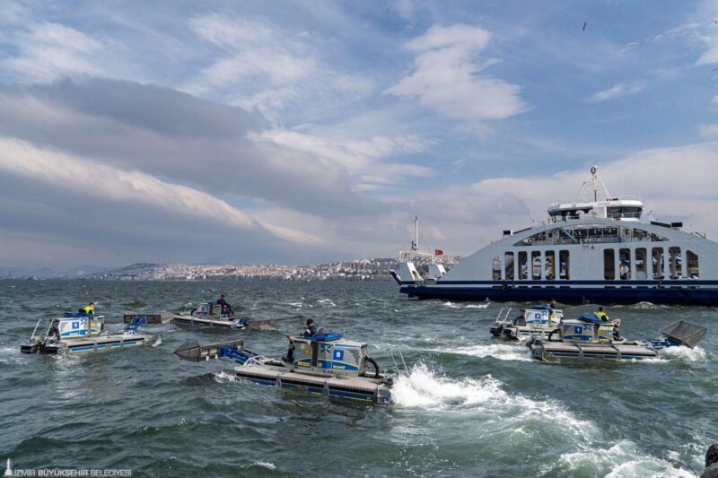 İzmir Büyükşehir Belediyesi, İzmir Körfezi’ndeki temizlik çalışmalarını güçlendirmek için beş