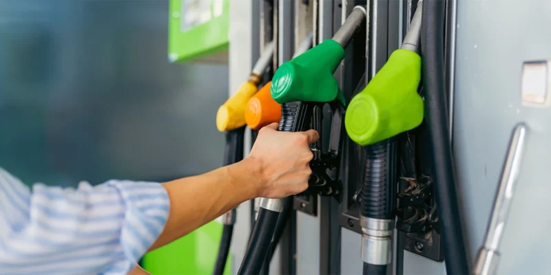Petrol fiyatlarındaki gerileme akaryakıt tabelasına yansıyor. Motorinde yarından itibaren geçerli