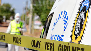 İzmir’in Urla ilçesinde kira anlaşmazlığı nedeniyle çıkan tartışmada ev sahibi,