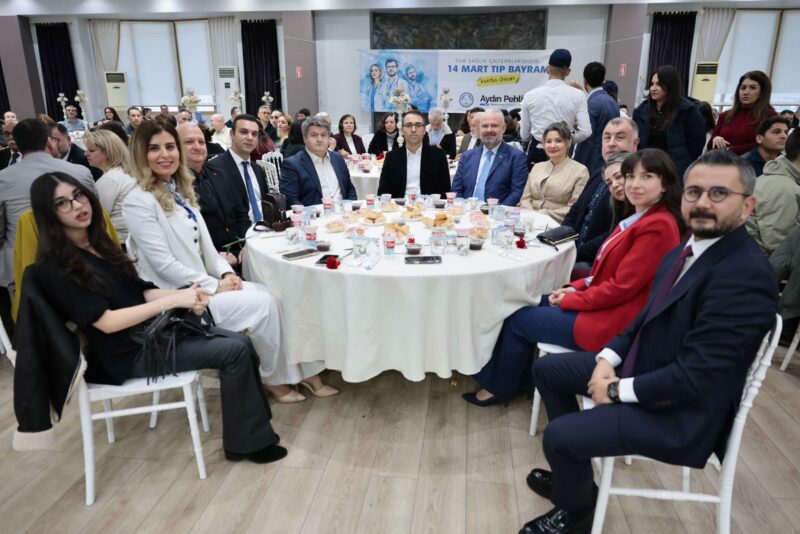 Menemen Belediyesi tarafından Ramazan boyunca düzenlenen iftar programlarında vefa, dayanışma,