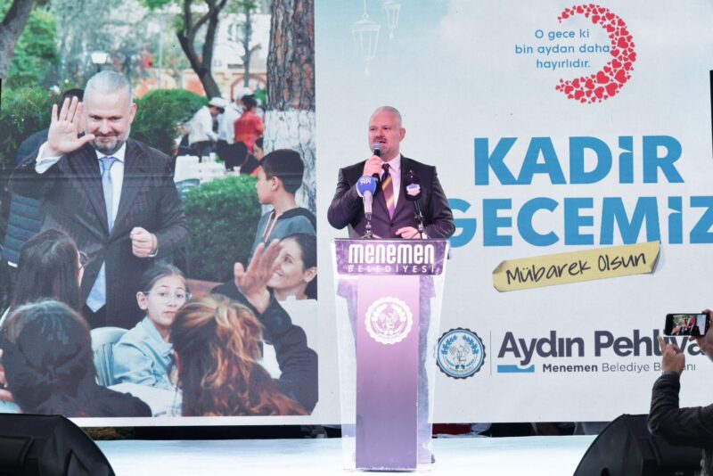 Menemen Belediyesi tarafından Şehir Parkı'nda düzenlenen “Kadir Gecesi özel” iftar