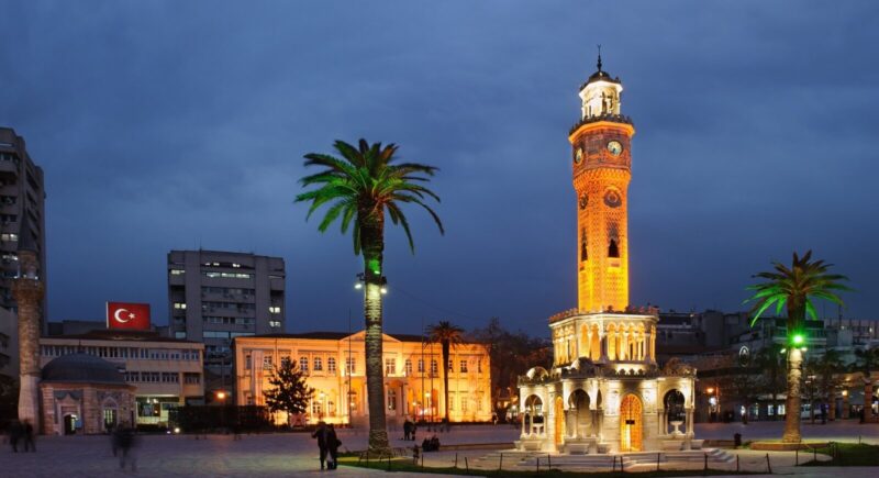 Ege’nin incisi İzmir, tarihi dokusu, doğal güzellikleri ve canlı şehir