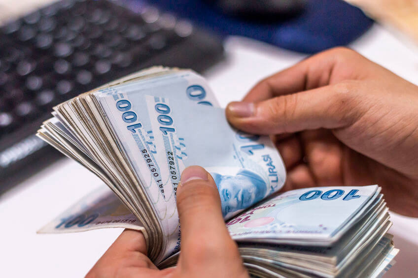 Asgari ücrete ara zam beklentisi yeniden gündemde. SGK Uzmanı İsa