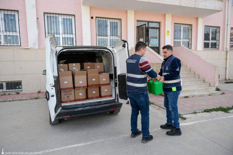 İzmir Büyükşehir Belediyesi, öğrencilerin hijyenik ortamda eğitim görmesi amacıyla ilkokul