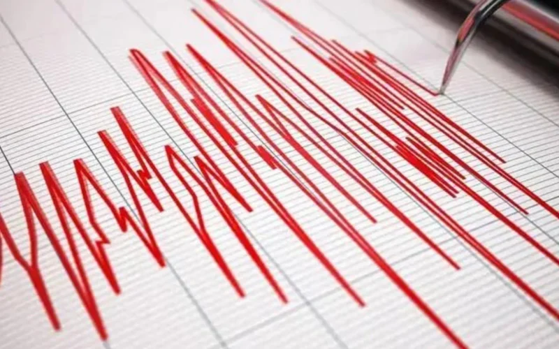 Antalya Körfezi açıklarında saat 14.20'de 4,1 büyüklüğünde deprem meydana geldi.