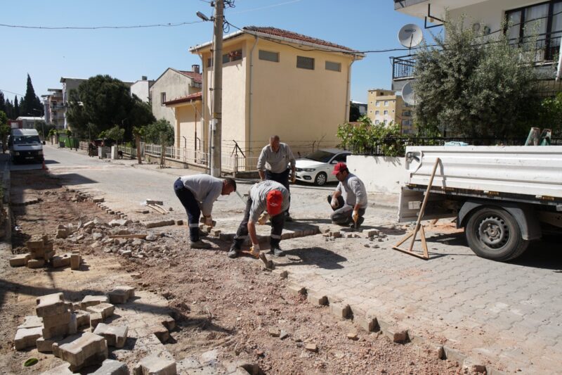 Kemalpaşa’da asfalt serim ve yol onarım çalışmaları hız kazandı
Kemalpaşa Belediyesi,
